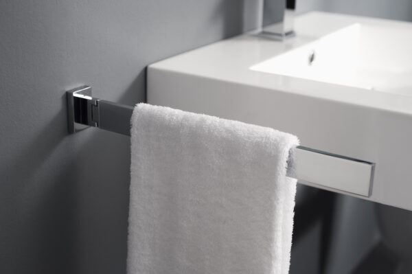 Edge Adjustable Towel Bar Chrome